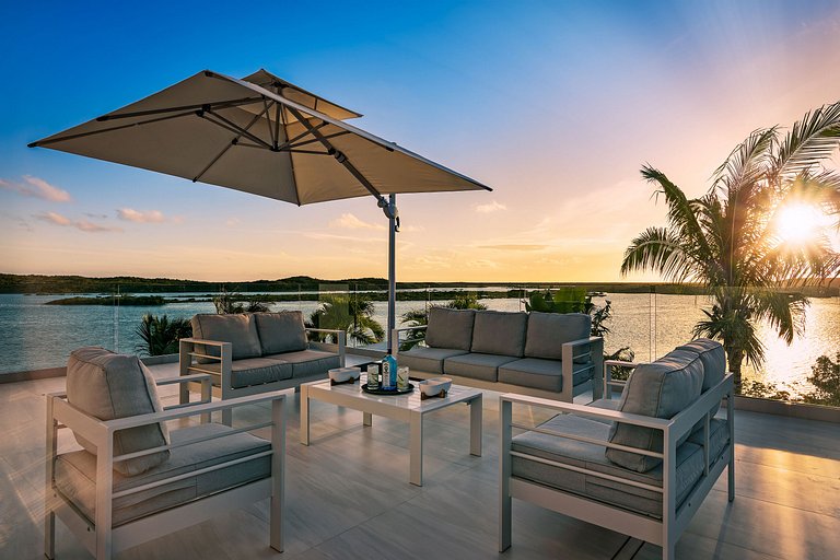 Tci017 – Seafront charming villa in Chalk Sound