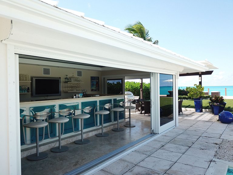 Tci020 – Villa en bord de mer avec piscine à Grace Bay