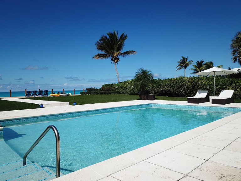 Tci020 – Villa à beira-mar com piscina em Grace Bay
