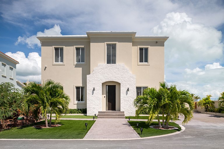 Tci021 – Waterfront villa near Leeward Marina