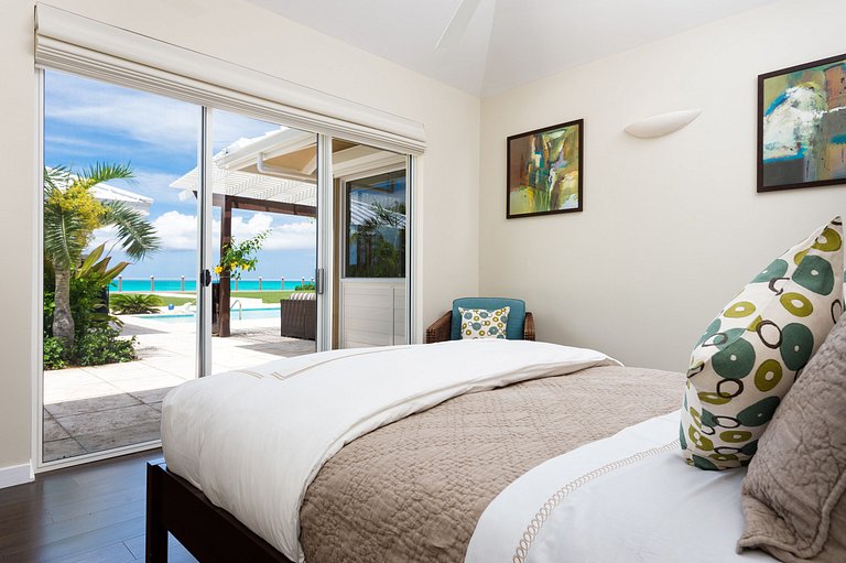 Tci020 – Villa en bord de mer avec piscine à Grace Bay