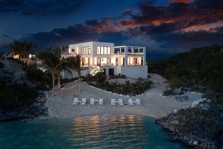 Tci017 – Seafront charming villa in Chalk Sound