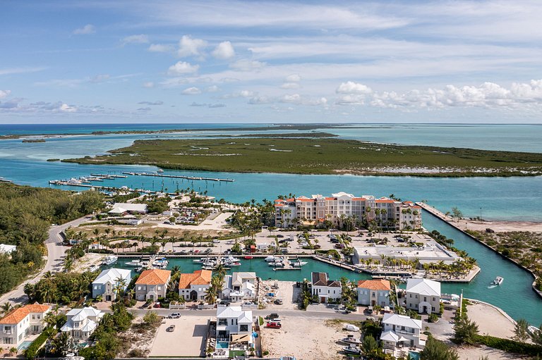 Tci021 – Vila à beira da água perto da Leeward Marina