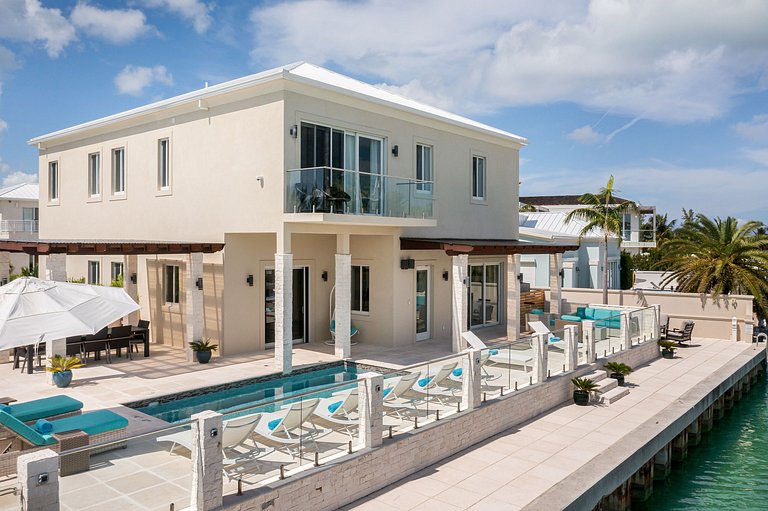 Tci021 – Waterfront villa near Leeward Marina