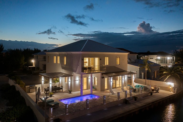 Tci021 – Waterfront villa near Leeward Marina