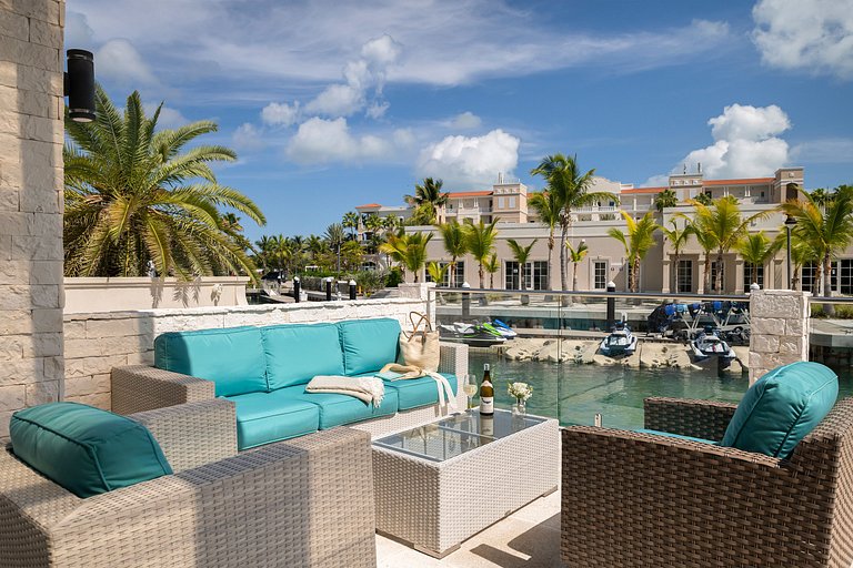 Tci021 – Waterfront villa near Leeward Marina
