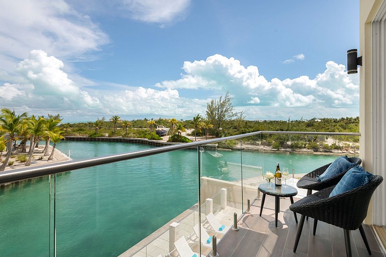 Tci021 – Villa frente al agua cerca de Leeward Marina