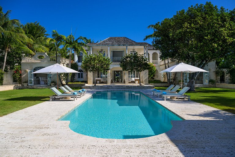 Tci010 – Elegant beachfront retreat in Grace Bay