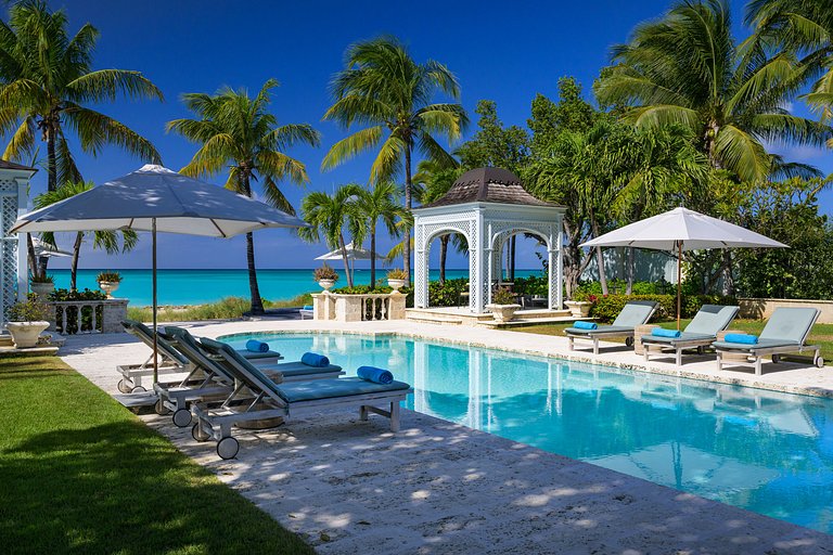 Tci010 – Elegant beachfront retreat in Grace Bay
