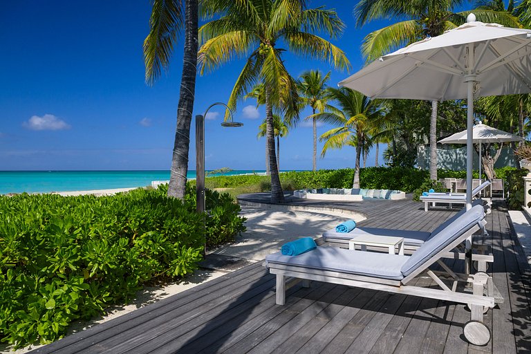 Tci010 – Elegant beachfront retreat in Grace Bay
