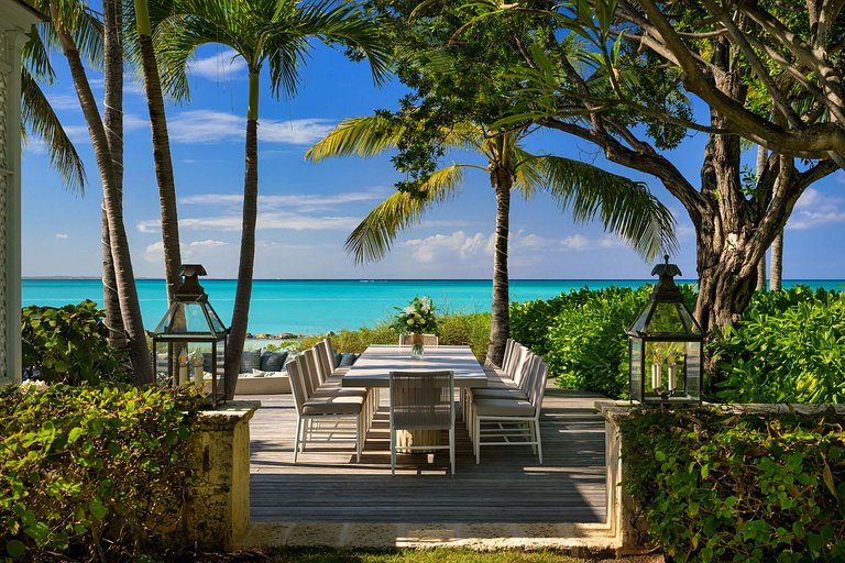 Tci010 – Elegant beachfront retreat in Grace Bay