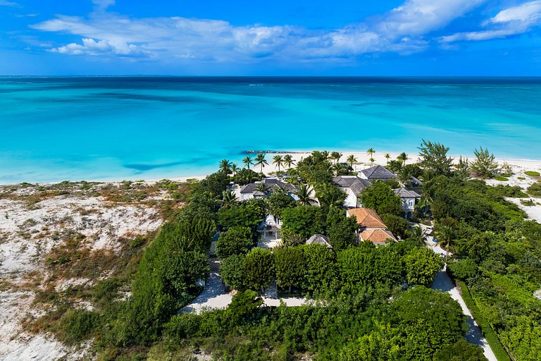 Tci010 – Elegant beachfront retreat in Grace Bay
