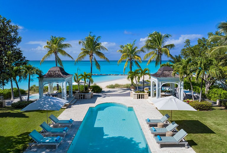 Tci010 – Elegant beachfront retreat in Grace Bay