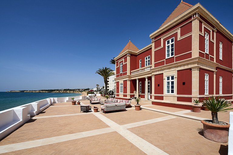 Alg020 - Villa no coração de Armação de Pêra