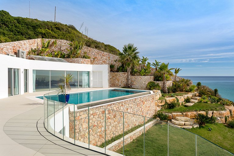 Alg002 - Clifftop Elegance with Ocean Views