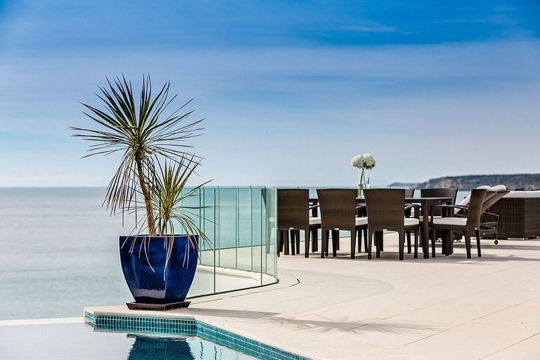 Alg002 - Clifftop Elegance with Ocean Views
