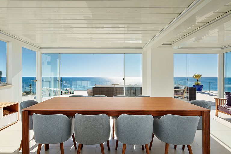 Alg002 - Clifftop Elegance with Ocean Views