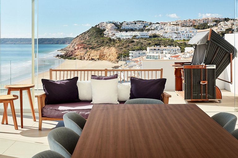 Alg002 - Clifftop Elegance with Ocean Views