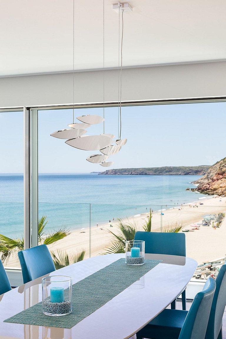 Alg002 - Élégance en Bord de Falaise avec Vue Mer