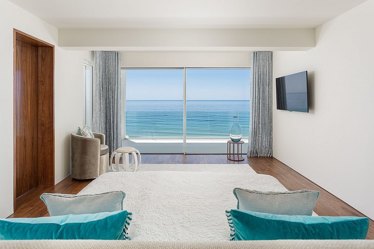 Alg002 - Clifftop Elegance with Ocean Views