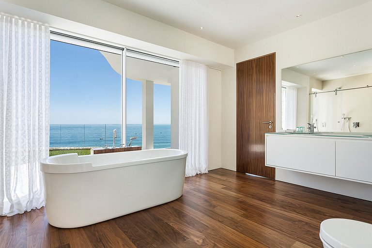 Alg002 - Clifftop Elegance with Ocean Views