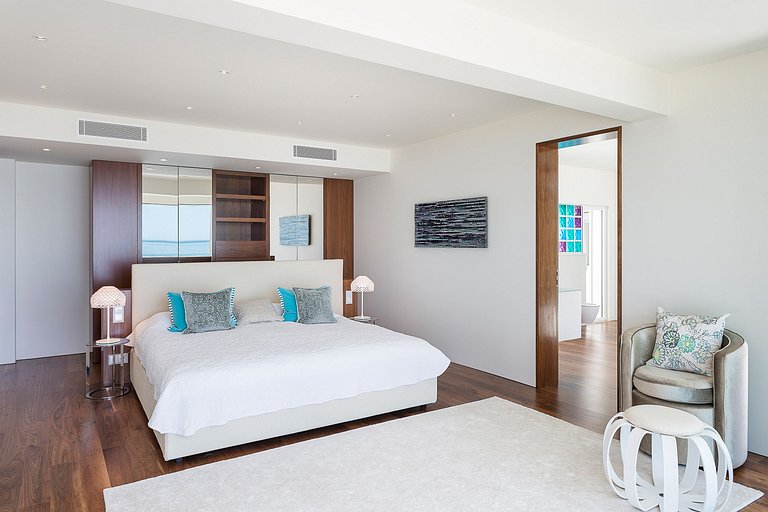 Alg002 - Clifftop Elegance with Ocean Views