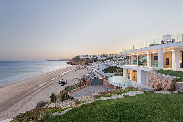 Alg002 - Clifftop Elegance with Ocean Views