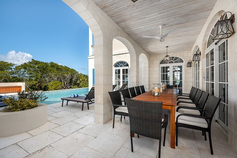 Tci001 – Elegant beachfront villa in Turtle Cove
