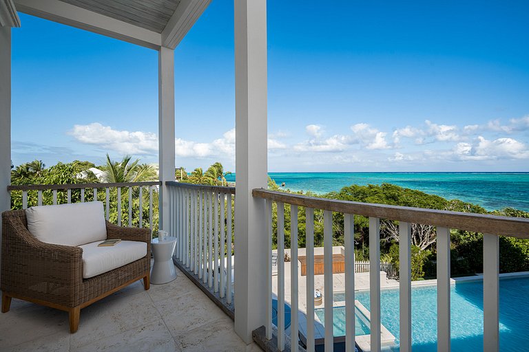 Tci001 – Elegant beachfront villa in Turtle Cove