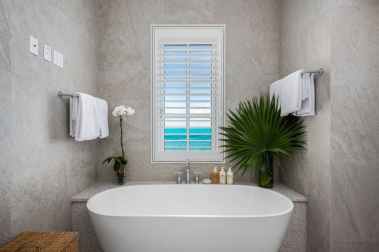 Tci001 – Elegant beachfront villa in Turtle Cove