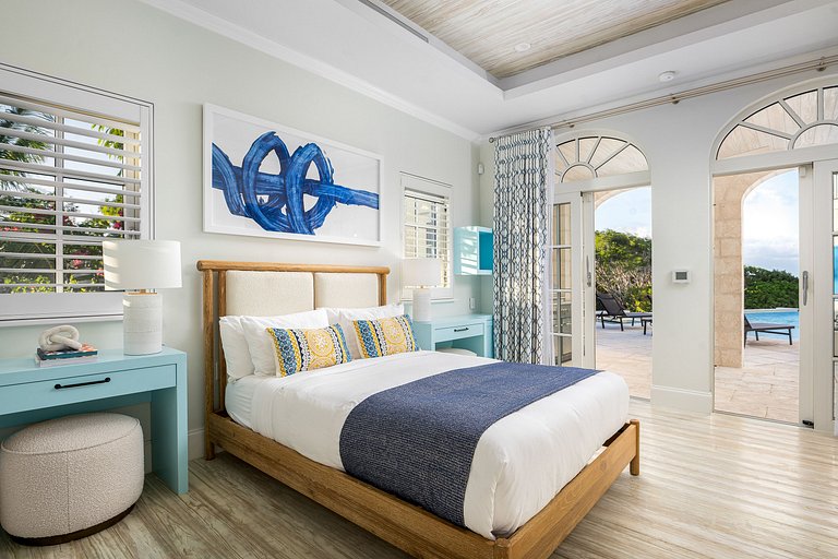 Tci001 – Elegant beachfront villa in Turtle Cove