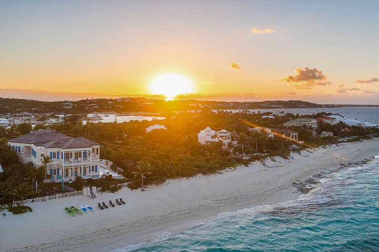 Tci001 – Elegant beachfront villa in Turtle Cove