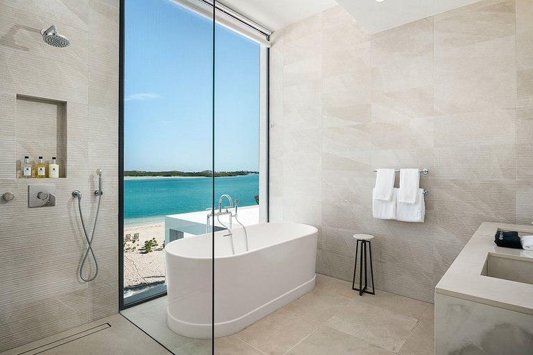 Tci002 – Elegant beachfront villa in Grace Bay