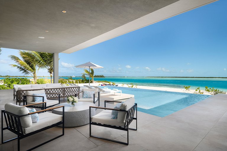 Tci002 – Elegant beachfront villa in Grace Bay