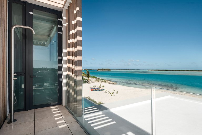 Tci002 – Élégante villa en bord de mer à Grace Bay