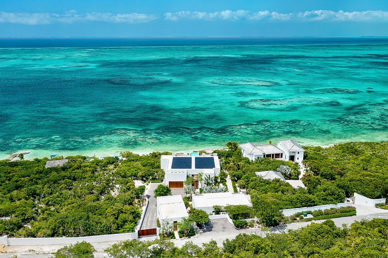 Tci006 – Hillside villa with sea views in Blue Mountain