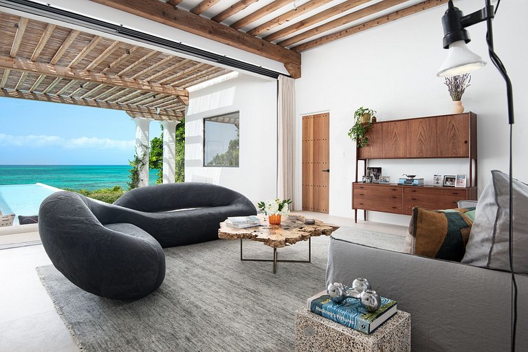 Tci006 – Hillside villa with sea views in Blue Mountain
