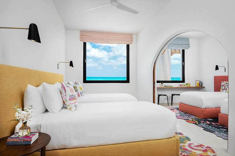 Tci006 – Hillside villa with sea views in Blue Mountain