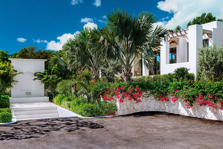 Tci006 – Hillside villa with sea views in Blue Mountain