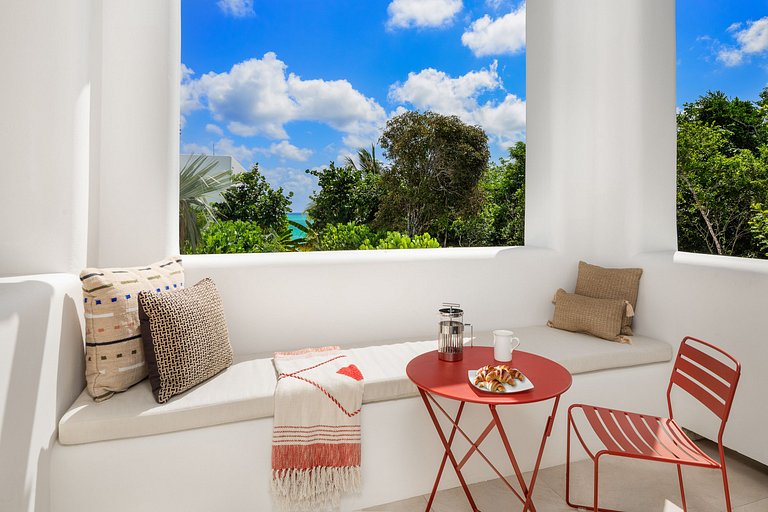 Tci006 – Hillside villa with sea views in Blue Mountain