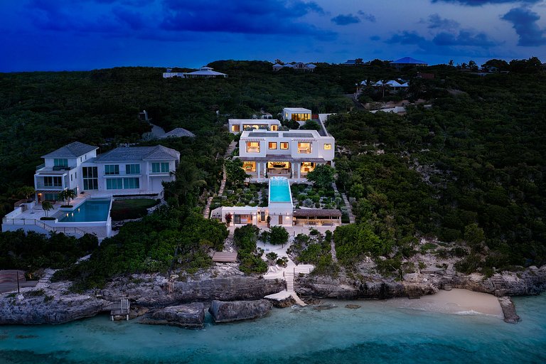 Tci006 – Hillside villa with sea views in Blue Mountain