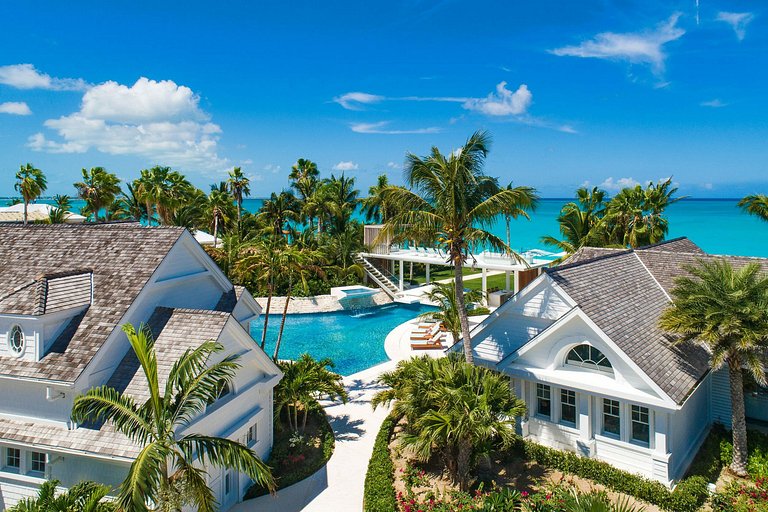 Tci007 - Luxury beachfront villa in Grace Bay