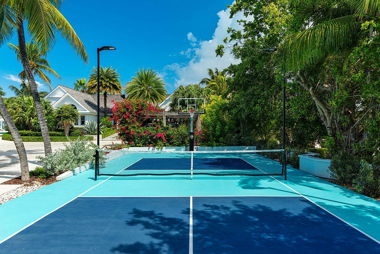 Tci007 - Luxury beachfront villa for 18 guests in Leeward, G