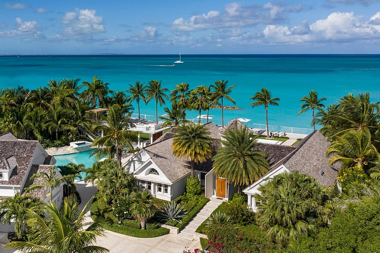 Tci007 - Luxury beachfront villa in Grace Bay