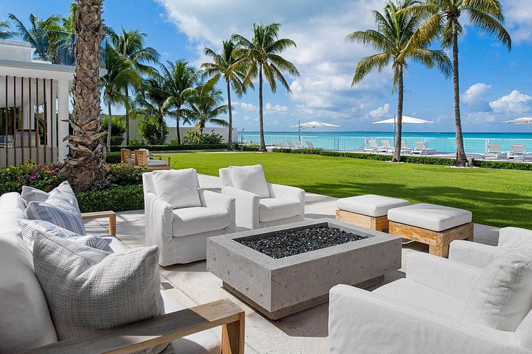 Tci007 - Luxury beachfront villa in Grace Bay