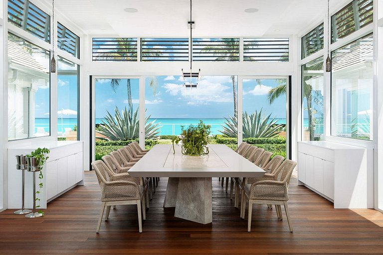Tci007 - Luxury beachfront villa for 18 guests in Leeward, G