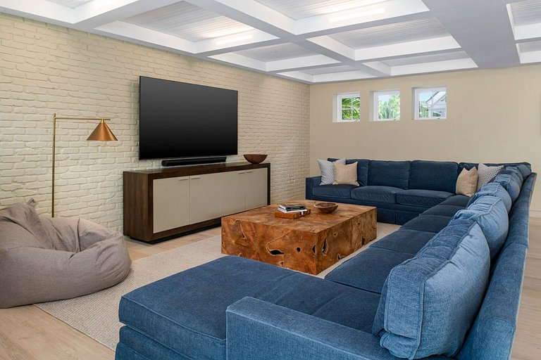 Tci007 - Luxury beachfront villa for 18 guests in Leeward, G