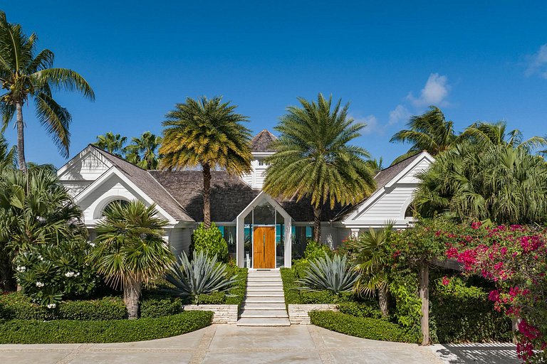 Tci007 - Luxury beachfront villa for 18 guests in Leeward, G