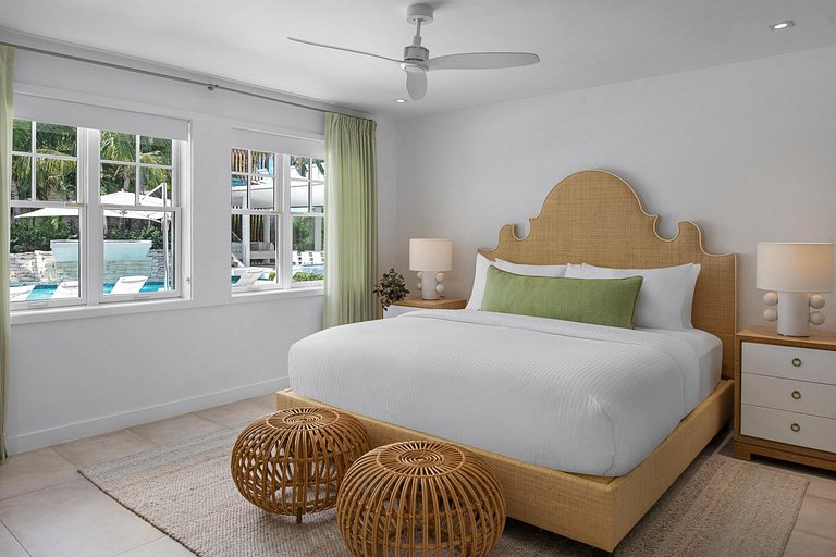 Tci007 - Luxury beachfront villa in Grace Bay