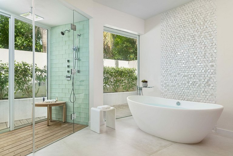 Tci007 - Luxury beachfront villa for 18 guests in Leeward, G